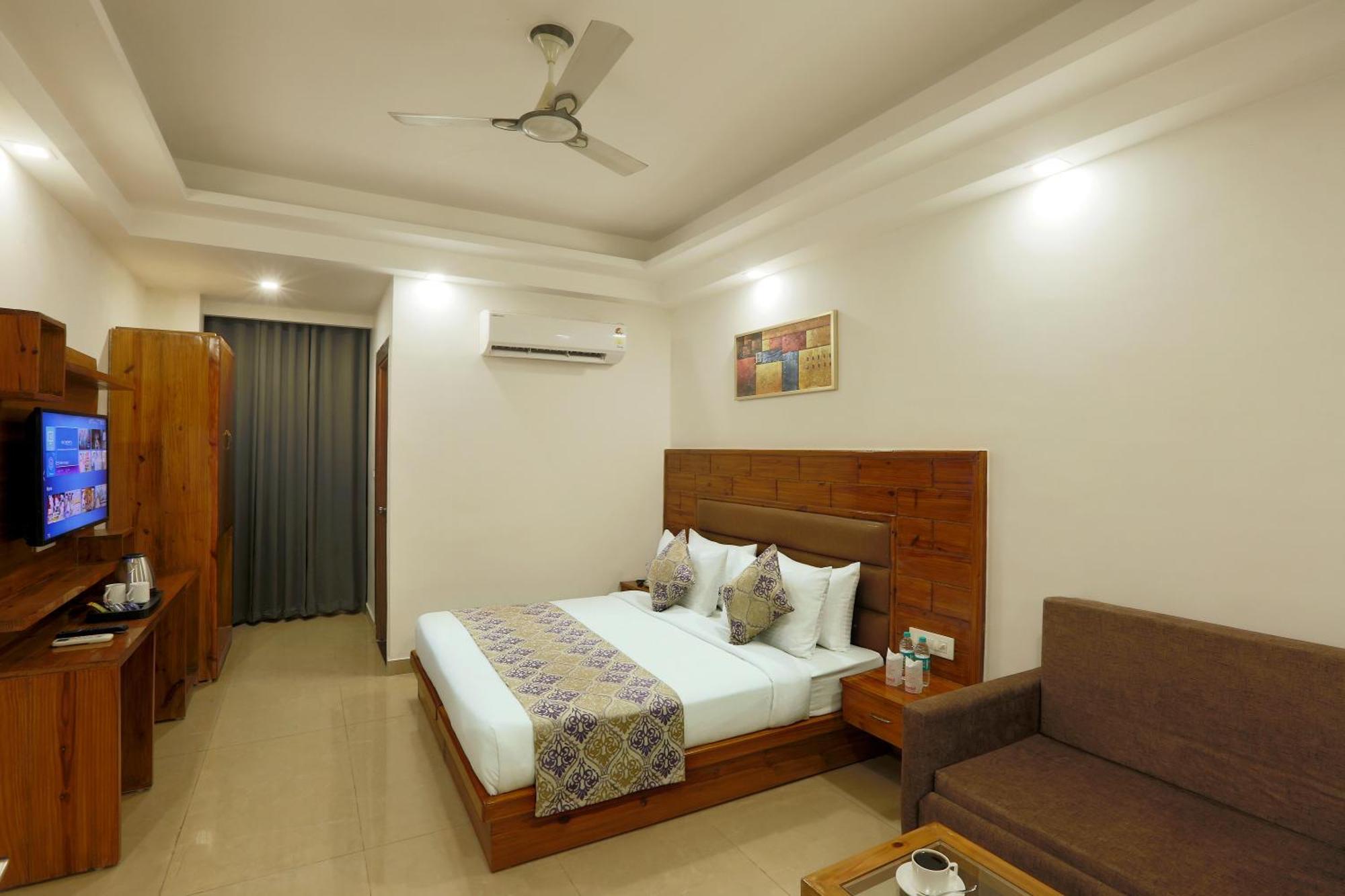 Hotel Deluxe Stay Inn - Near Delhi Airport New Delhi Exterior photo