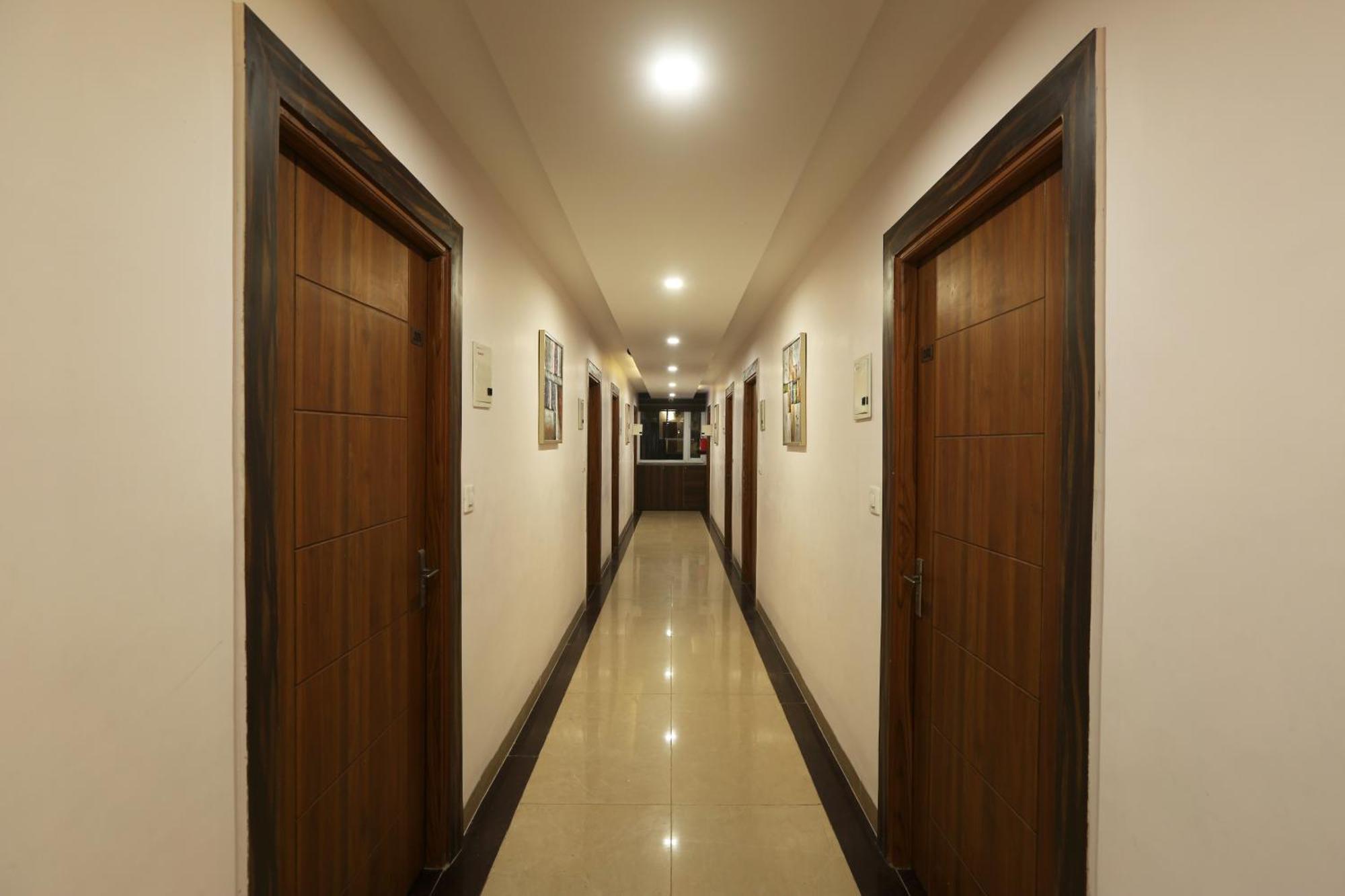 Hotel Deluxe Stay Inn - Near Delhi Airport New Delhi Exterior photo